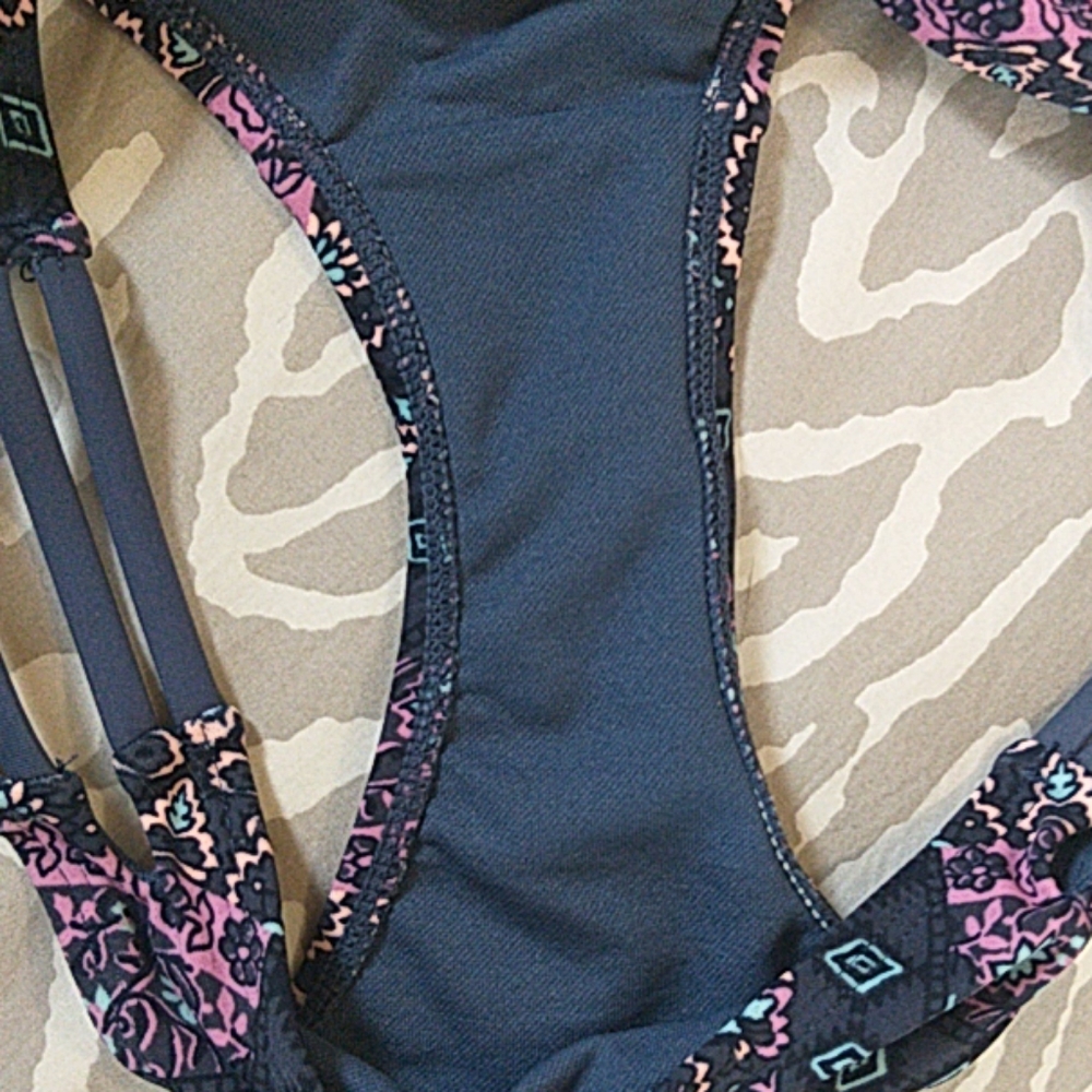Swimsuit - Picture 7 of 7